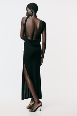 ZARA ПЛАТЬЕ С ФУРНИТУРОЙ НА ЗАПÁХЕ, ЧЕРНЫЙ