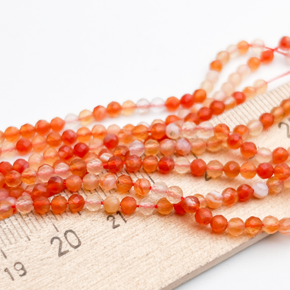 Сердолик граненый бусины, диаметр 3-3,1 мм, цена за отрезок 19 см (1/2 нити)