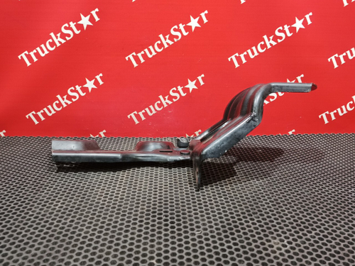 Кронштейн переднего бампера левый 2020г.