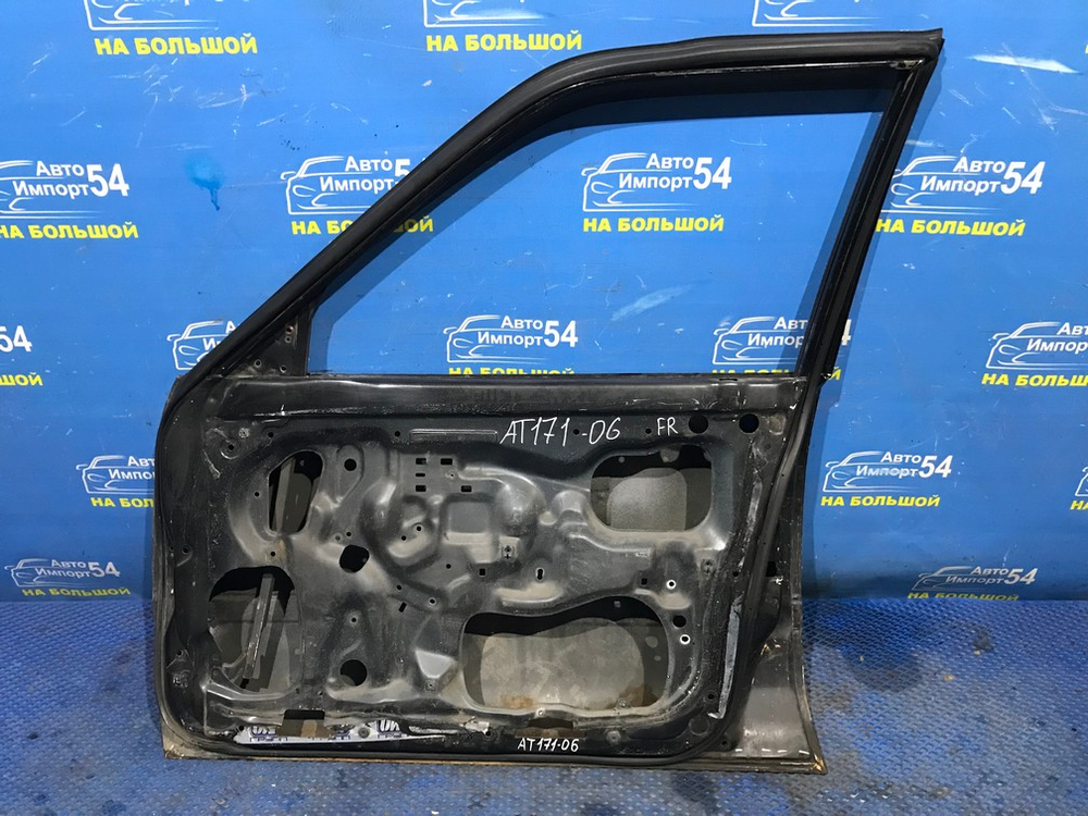 Дверь передняя правая TOYOTA CARINA 1990