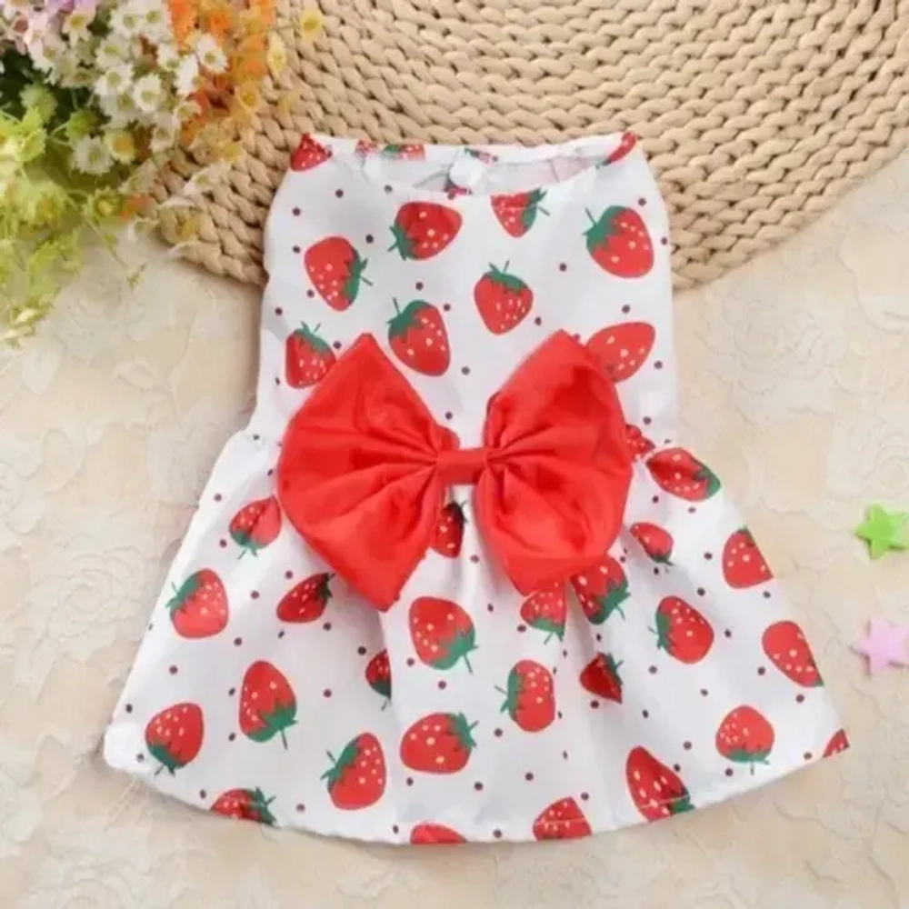 Платье для кошек и собак мелких пород «Бонита на прогулке», клубнички, размер S, длина спинки 24-26см