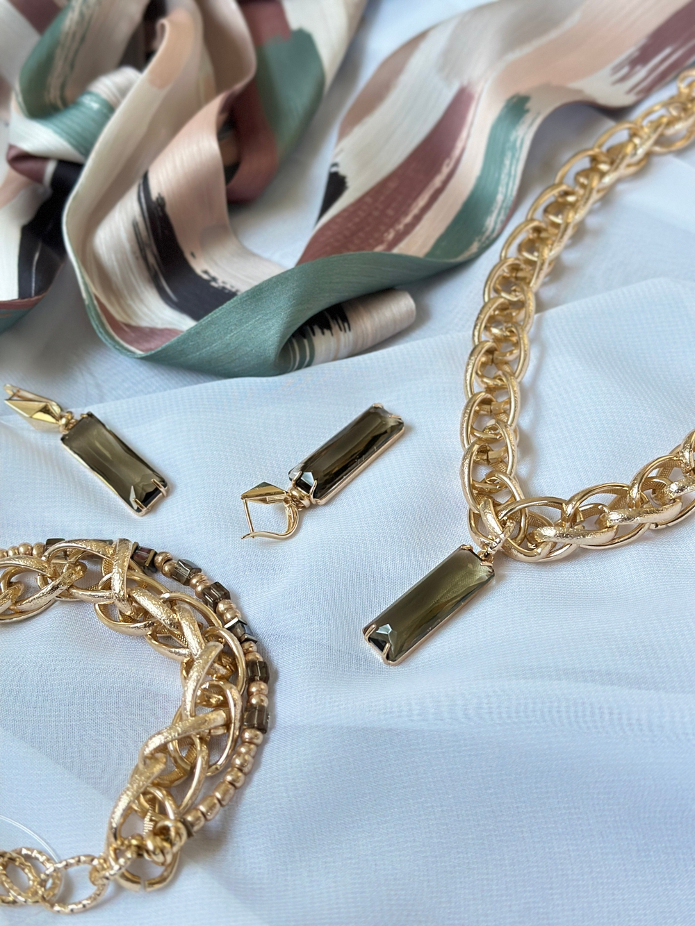 Колье цепь из гальванических цепей с кристаллом оттенка раухтопаз. Плетение колос. Регулировка длины.