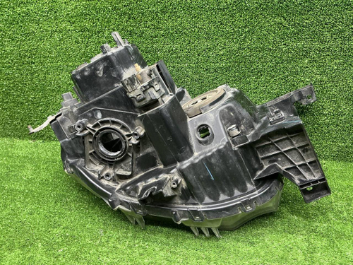 Фара левая Mitsubishi Pajero Sport 2 13-16 ксенон