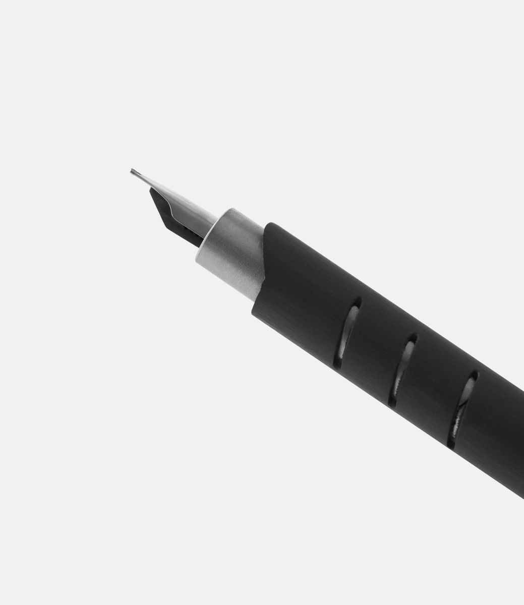 Lucio Rossi Ultra — перьевая ручка из карбона