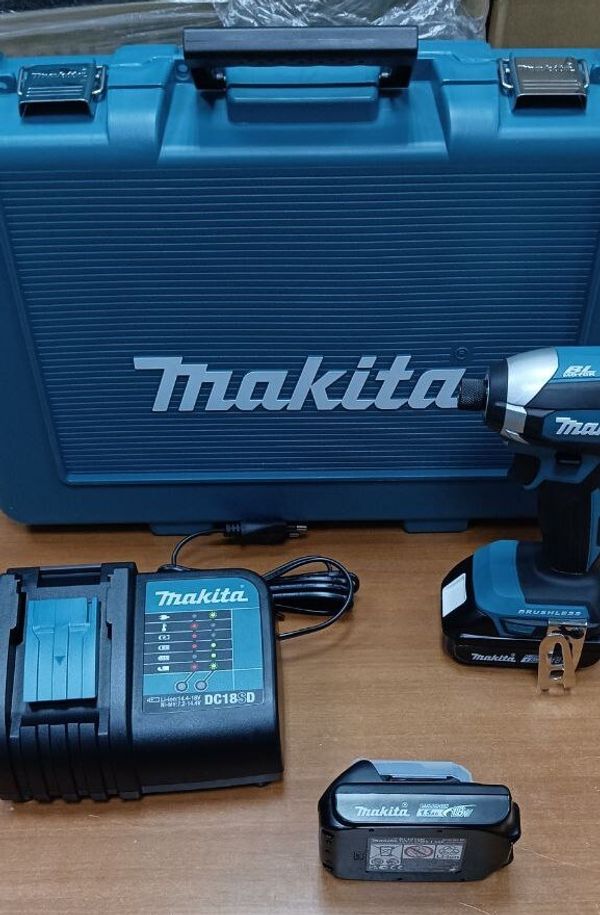 Аккумуляторный ударный шуруповерт Makita DTD153SYE
