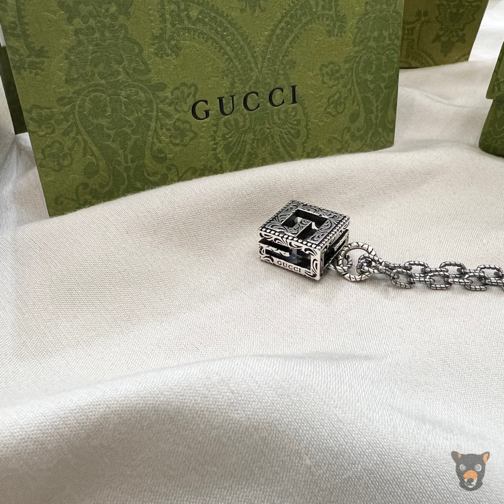 Подвеска Gucci "GG Supreme"