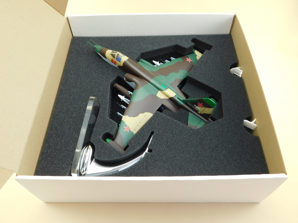 Модель самолета Су-25 (М1:48 ВКС России, RF-95482, 92, Камуфляж)