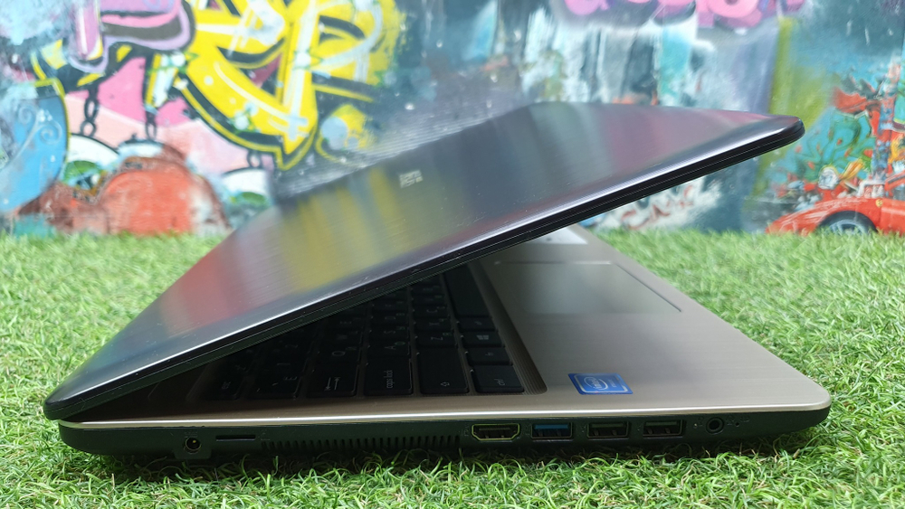 Ноутбук ASUS Celeron/4Gb/HDD 500 Gb/VivoBook X540NA-GQ005T [90nb0hg1-m02040]/Windows 10