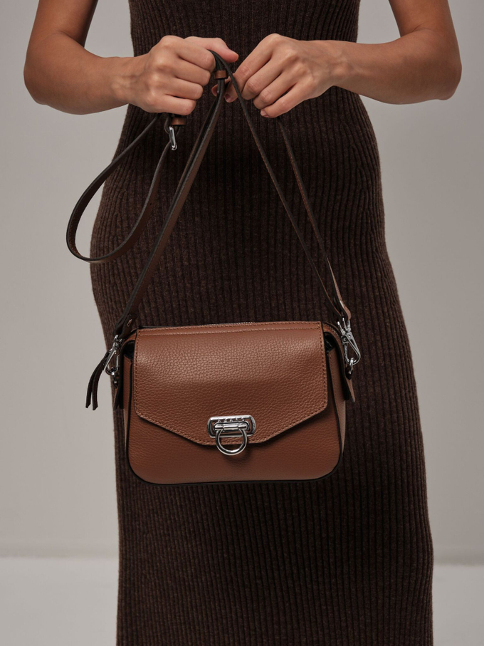 Сумка кожаная через плечо коричневая