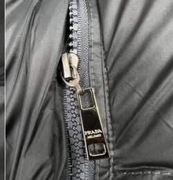 Короткий легкий пуховик Prada