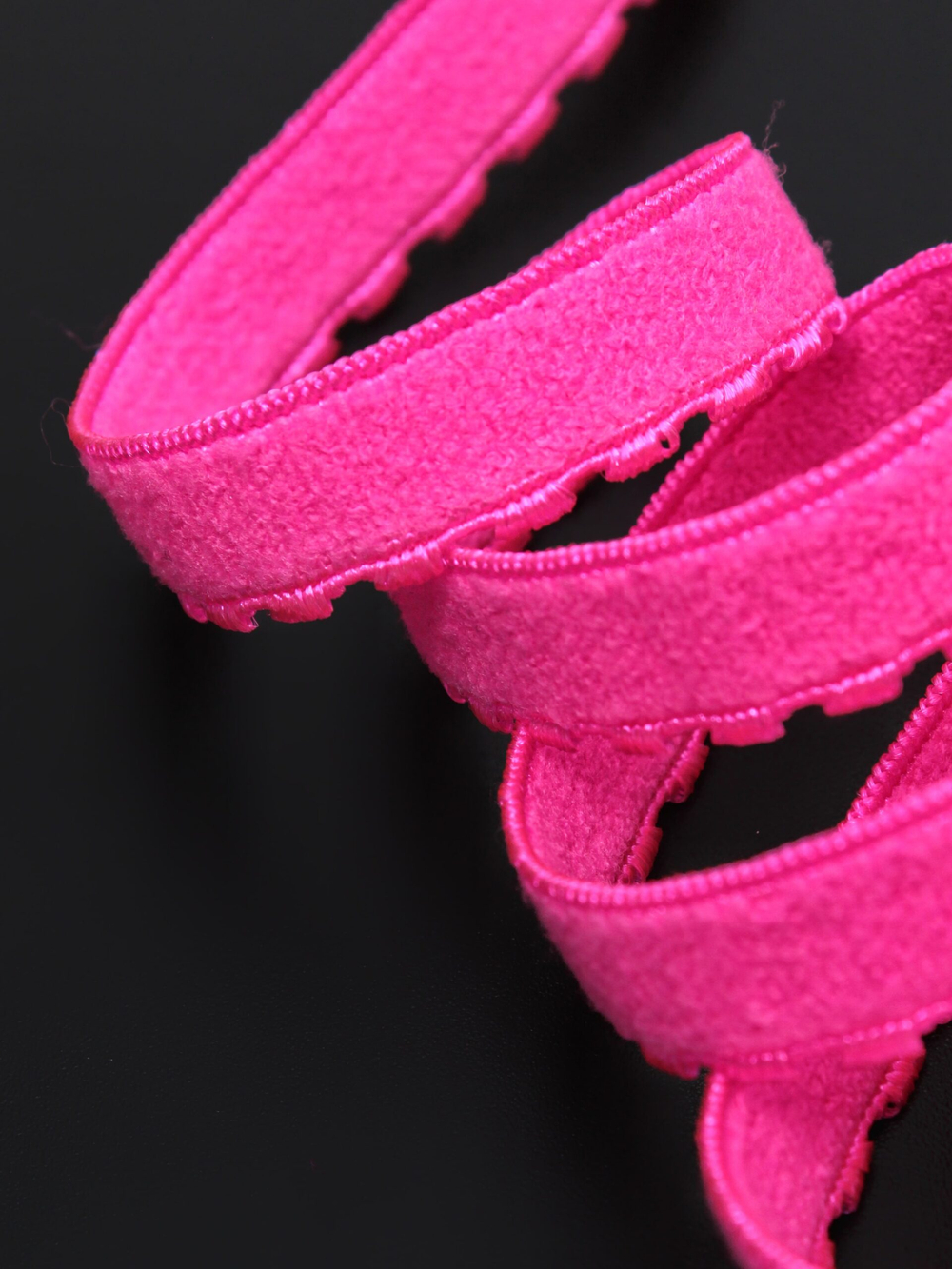 Резинка отделочная ярко-розовая неоновая ажурная ширина 10 мм с учетом фестона