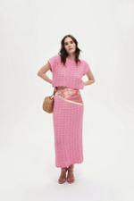 Розовая трикотажная кофточка