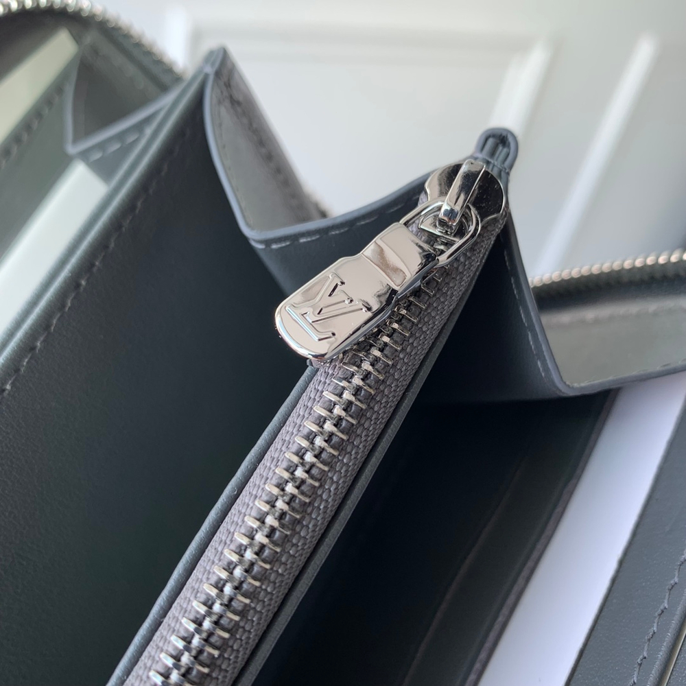 Louis Vuitton Zippy Wallet