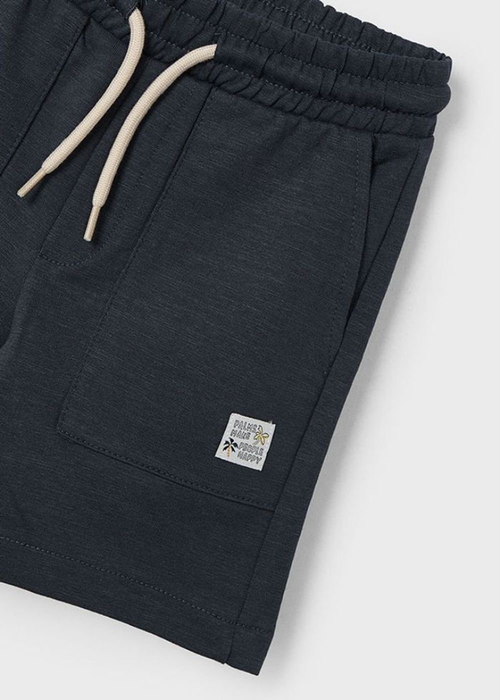 две футболки с шортами