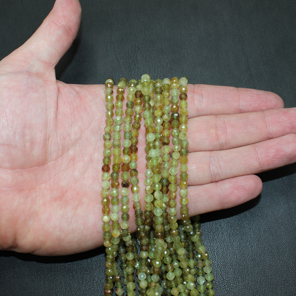 Гранат зеленый А юв огр бусины 4мм