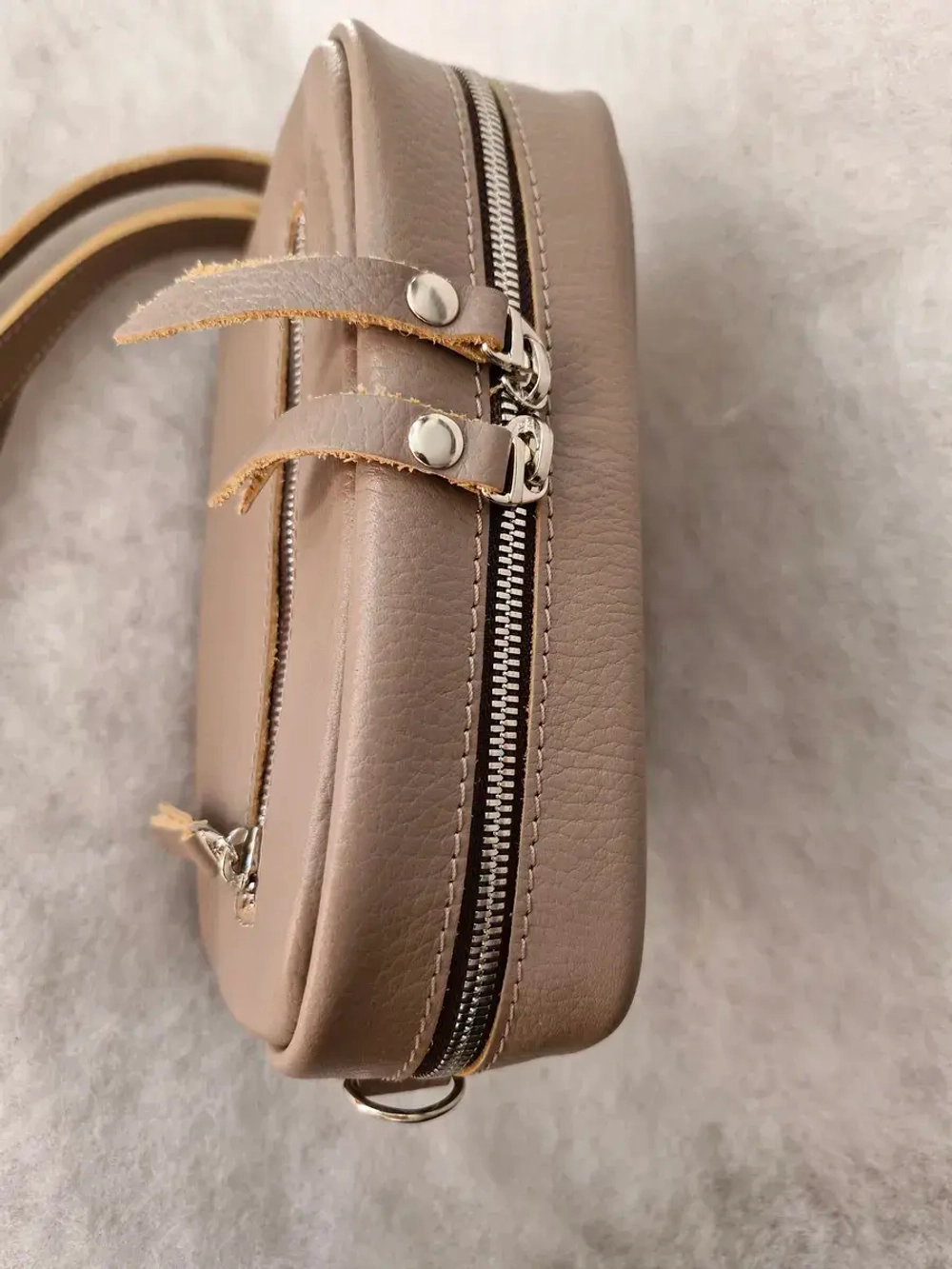 Сумка женская из натуральной кожи бежевая через плечо