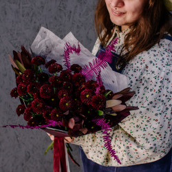 69. Темный стойкий букет с сантини и сафари