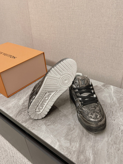 Louis Vuitton Trainer (4 colors)