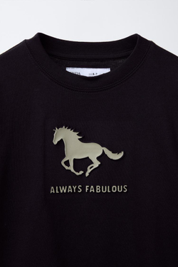 ZARA ФУТБОЛКА С РЕЛЬЕФНЫМ ПРИНТОМ, ЧЕРНЫЙ