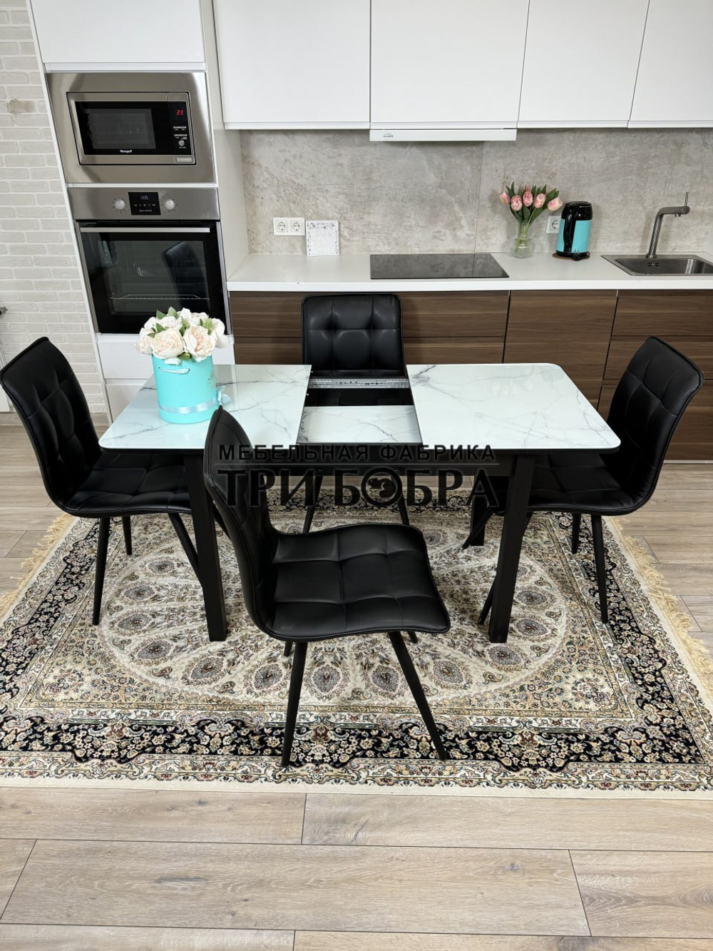 Стеклянный раздвижной стол "Итальянский мрамор" и стулья "ГУЧИ" черный