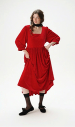 Платье с квадратным вырезом и рукавами-фонариками из бархата "Заветное желание"