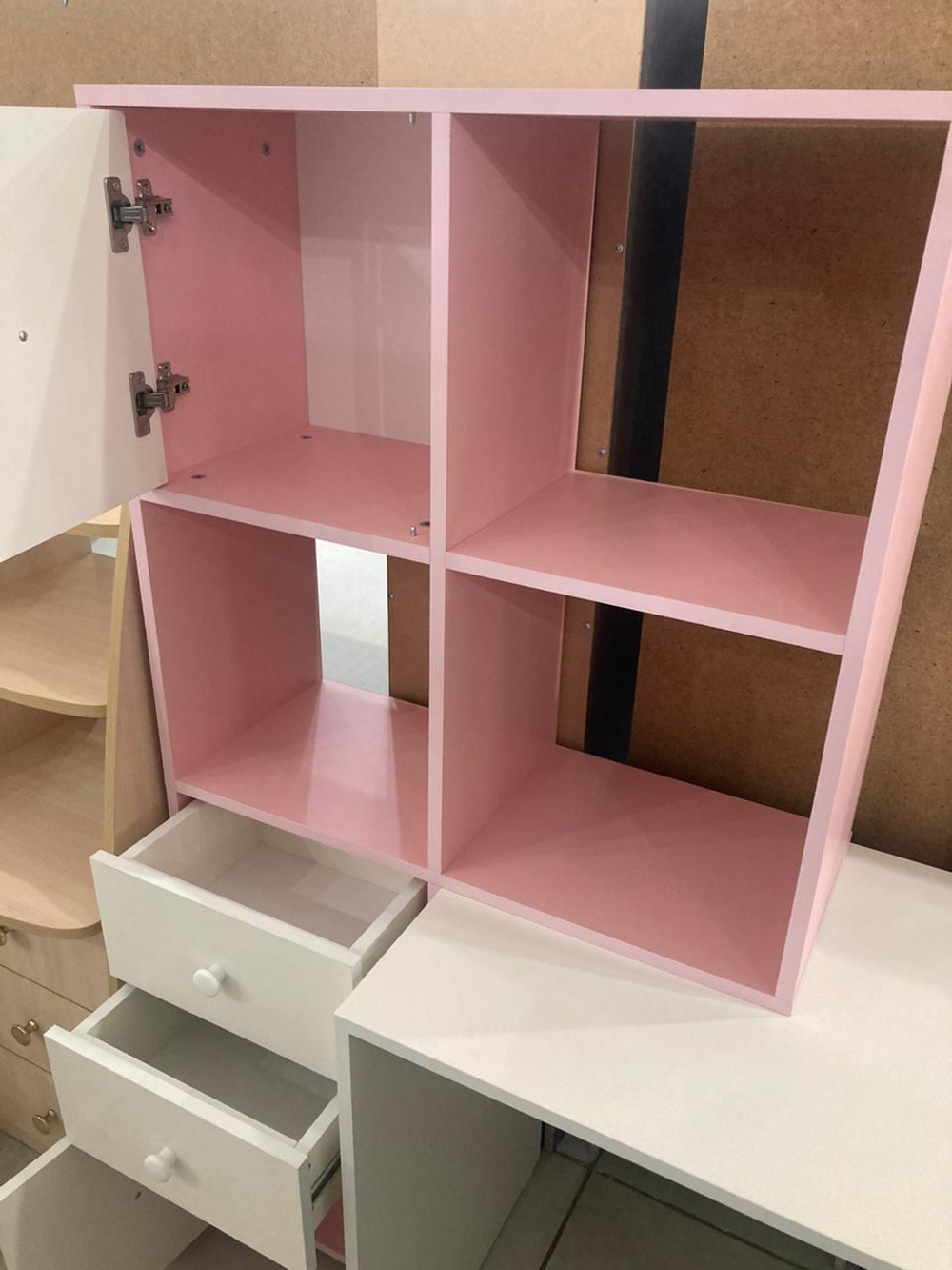 Стол письменный В-4 белый/розовый