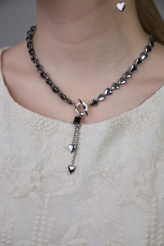 Колье "Амора" из гематита с черным цирконом, оттенок серебро