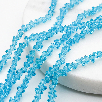 Бусина Треугольник, стекло, цвет ультрамарин, размер около 3*4 мм, цена за нить 32 см