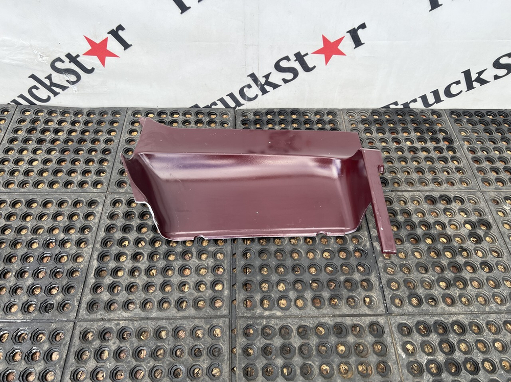 Накладка корпуса подножек правая