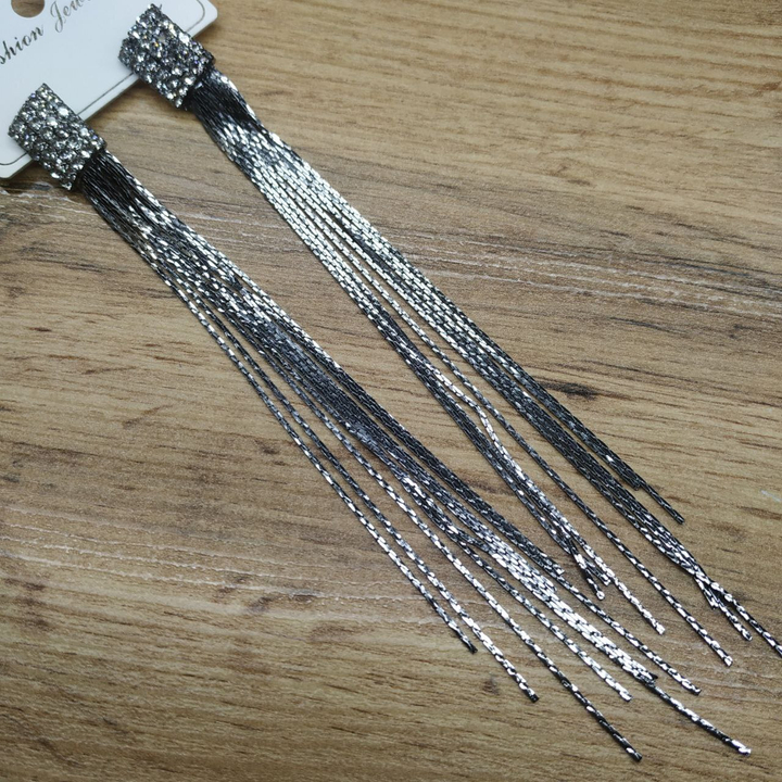 Серьги англ.заст. Bogema прямоугольник выпуклый из страз 6 х 6 цепочки жгутики металл графитовый