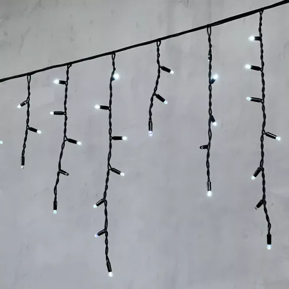 Светодиодная бахрома с колпачком 3,1*0,5 м., 120 холодных белых LED ламп, мерцание, каучуковый черный провод, LTC (LL120BLW-1-2W)