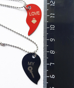 Парные кулоны для влюбленных на цепочке с подвеской "Половинки сердца красное и черное (ключик и замочек)"