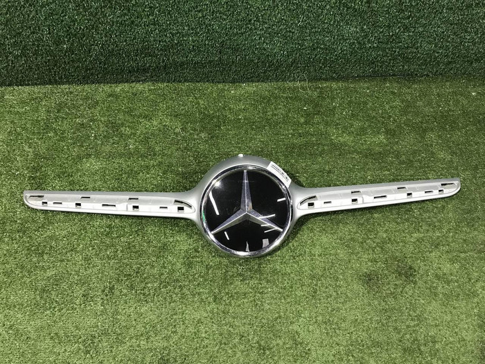 Накладка решетки радиатора Mercedes CLS W218 C218 (2014-2017)