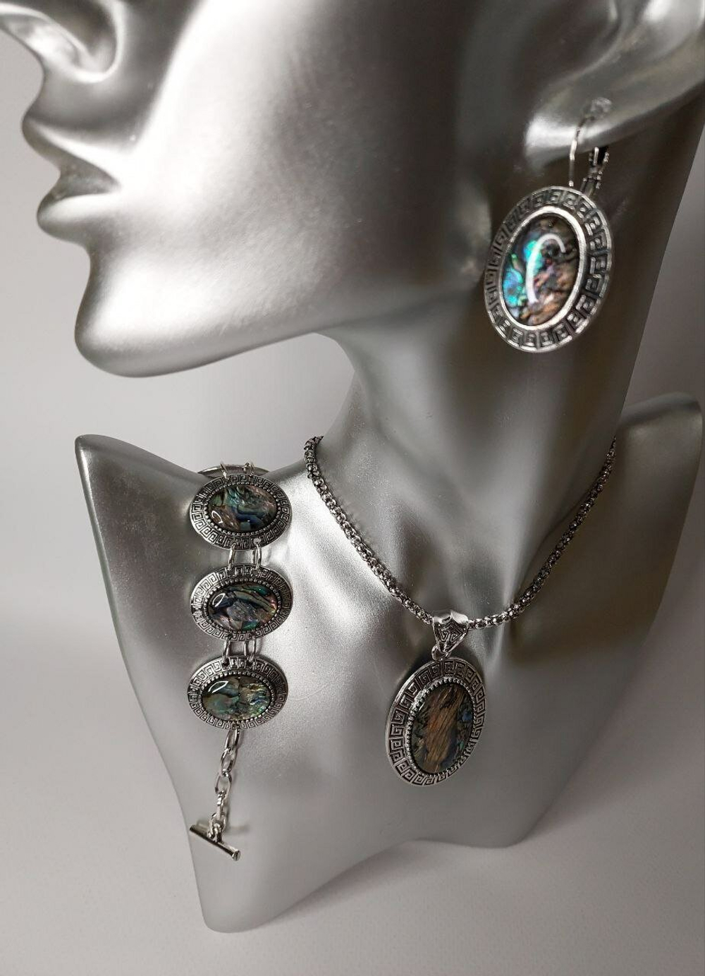 Комплект бижутерии. Подвеска, серьги, браслет с перламутровыми вставками "Перламутр" Форма "Овал"