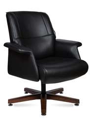 Кресло офисное Норден / Вагнер CF / черная кожа/ натуральное дерево