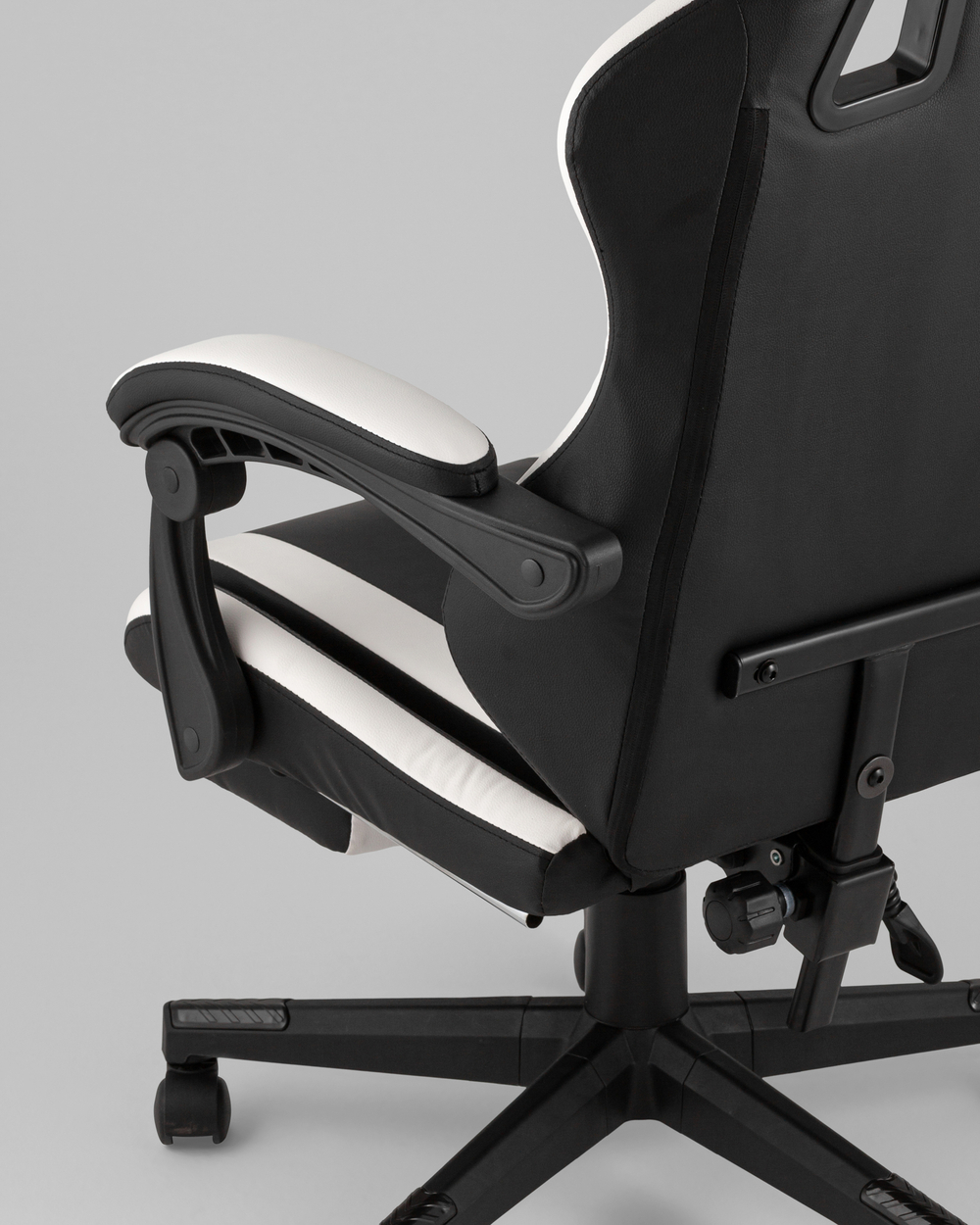 Кресло спортивное TopChairs Prophet с оттоманкой черно-белый