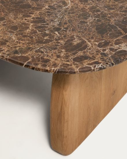 Приставной столик Pirita из коричневого мрамора с ножками из дуба с натуральной отделкой, 71 x 70 см