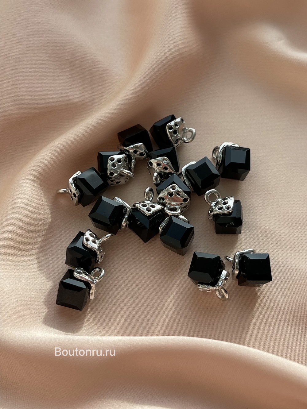 Пуговица на ножке Серебро кристалл черный