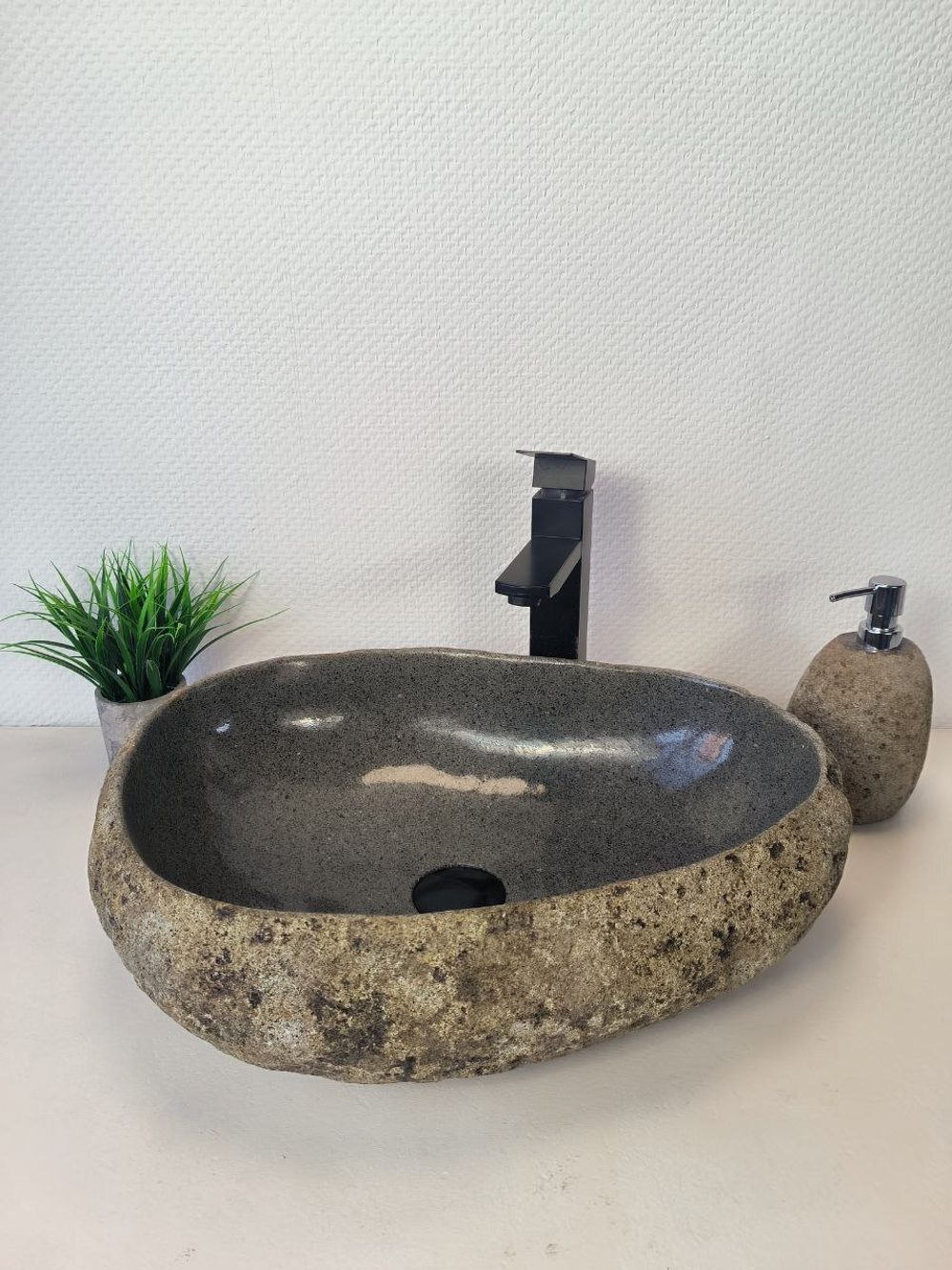 Раковина из речного камня RS-65607 50*40*15 из натурального камня