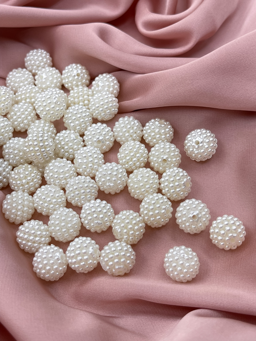 Бусины шамбала белые (перламутровые) 500 грамм (±5гр)