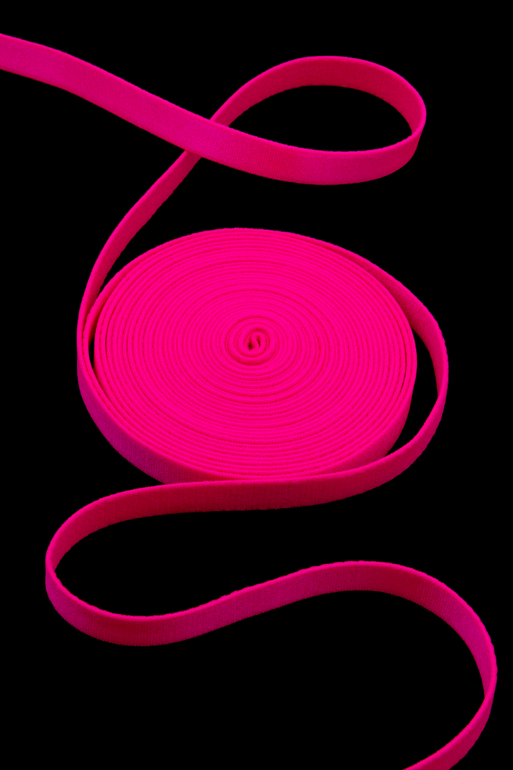 Резинка бретелечная ярко-розовая неоновая глянцевая 10 мм