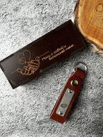 Брелок кожаный на ключи с гравировкой