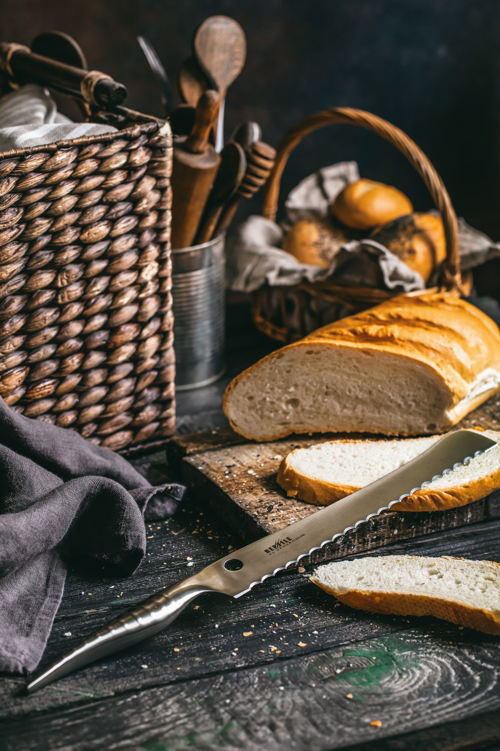 Нож кухонный для хлеба 23.5см Samura Reptile