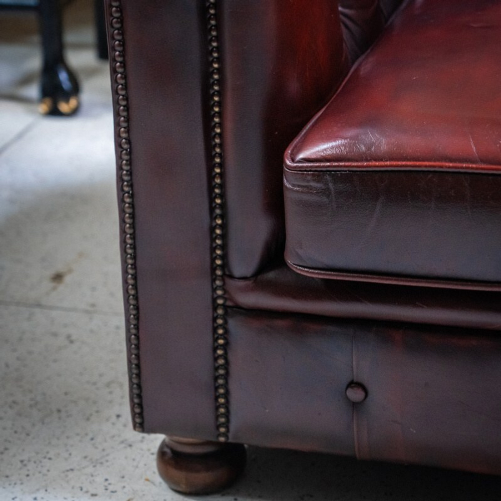 Диван в стиле Честерфильд