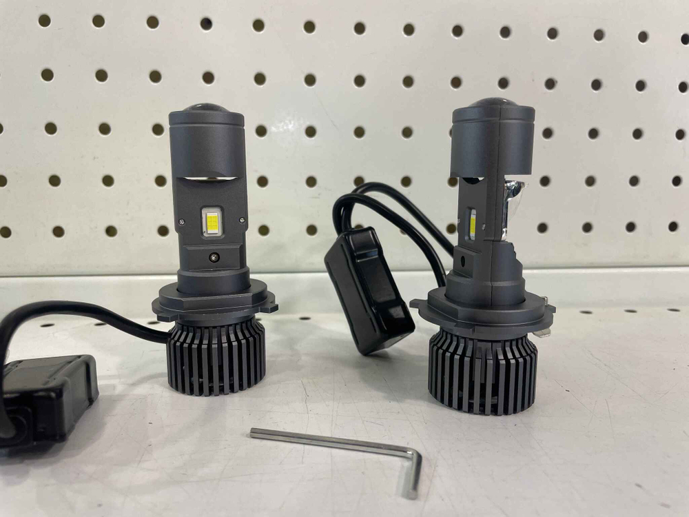 H4 / Комплект светодиодных ламп LED Super Bright (2 шт./ комплект)