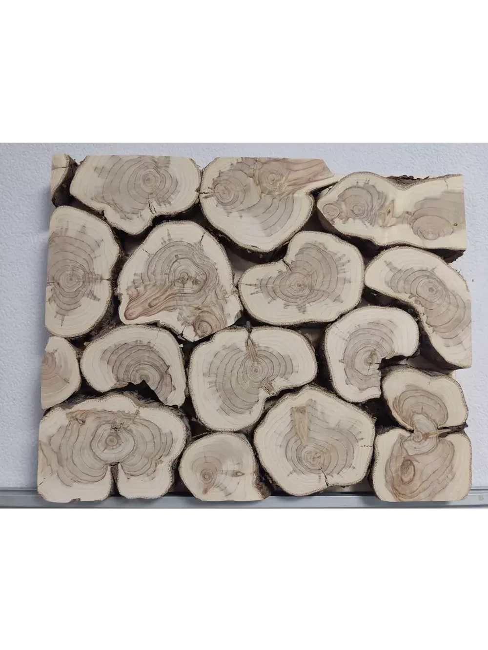 Панно из можжевельника