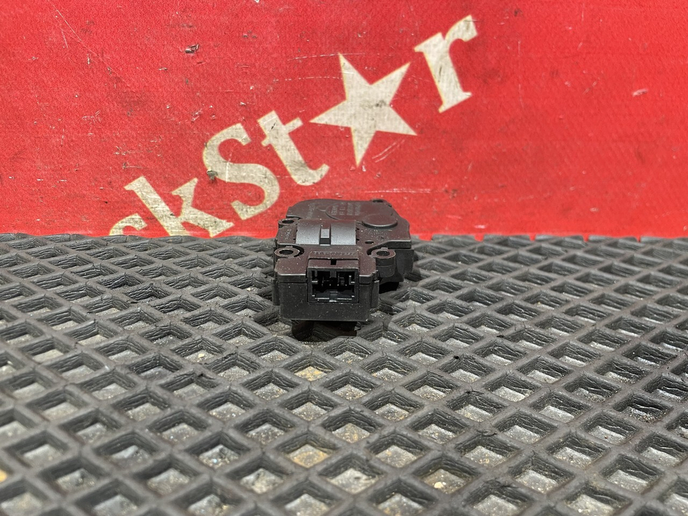 Моторчик заслонки отопителя 2018г