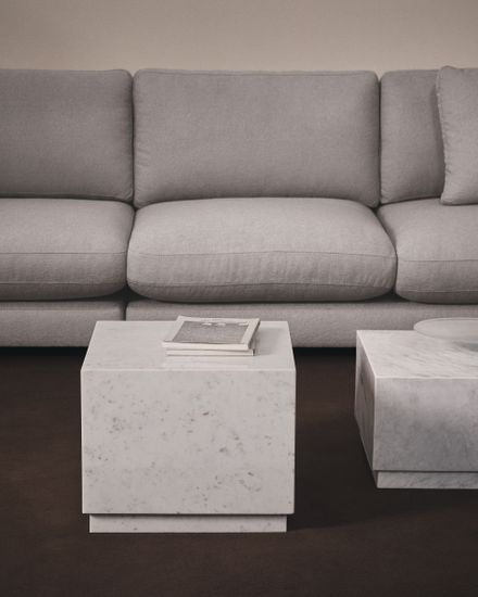 Приставной столик Sorein из белого мрамора 40 x 40 см