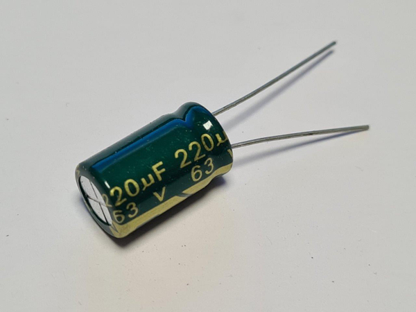 Конденсатор 220uF 63V