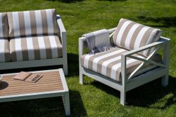 MIA, диванная группа L